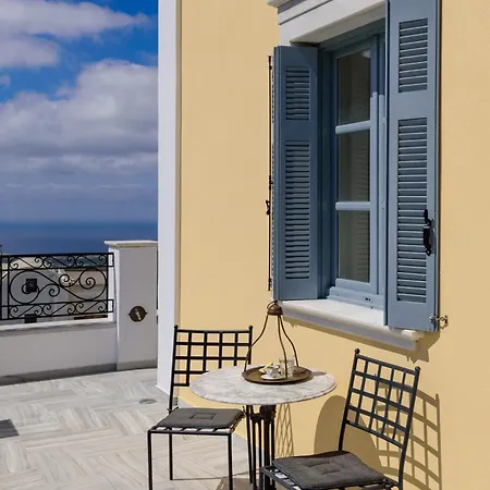 Ikio Concept Santorini Hotel *