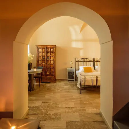 Ikio Concept Santorini Hotel *