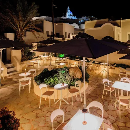 Otel Ikio Concept Santorini Pýrgos