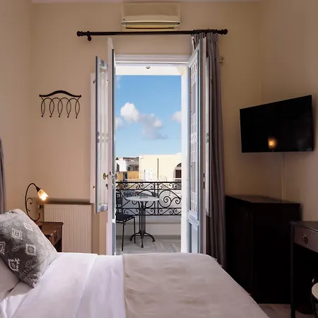 Otel Ikio Concept Santorini Pýrgos
