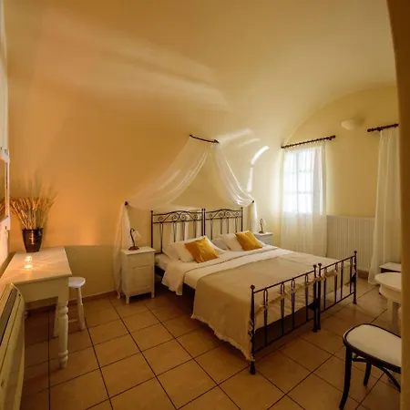 Ikio Concept Santorini فندق *