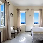 Ikio Concept Santorini Hotel Pýrgos