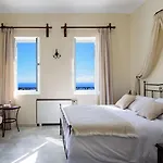 Ikio Concept Santorini Hotel